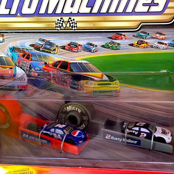 Dueling Drivers Collection Micro Machines - Picture 2 of 13
